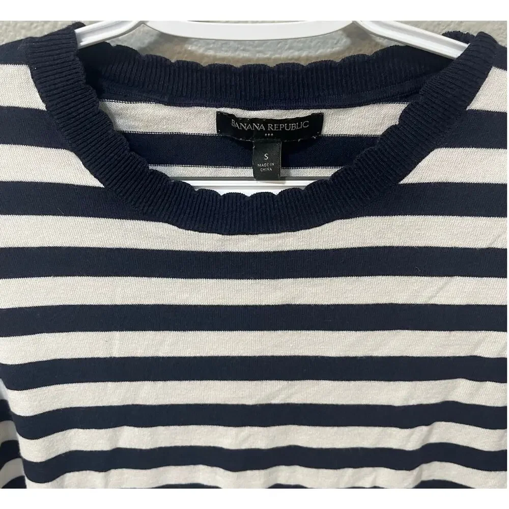 Banana Republic Factory Long Sleeve Scalloped Edges Sweater Navy/White Small - Picture 3 of 7